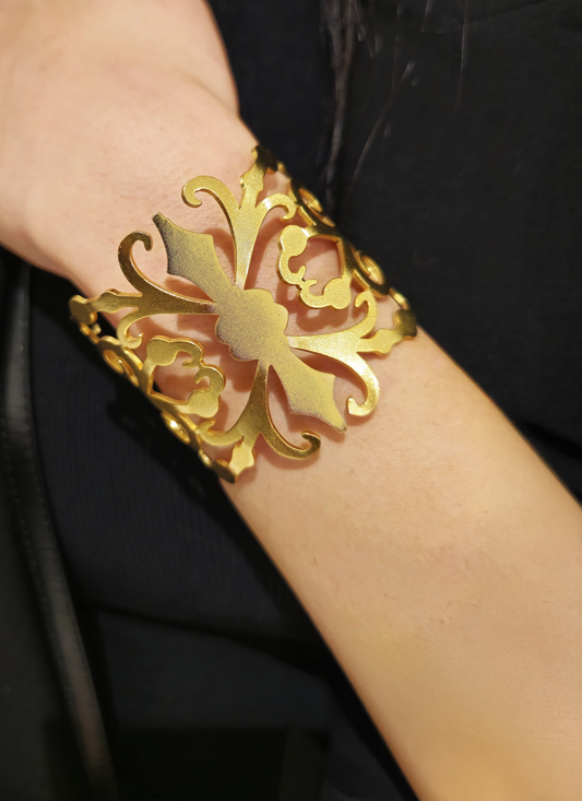 The Monarch Majesty Cuff 2